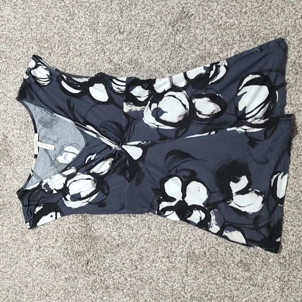 *Must Bundle* Abstract Charcoal Top